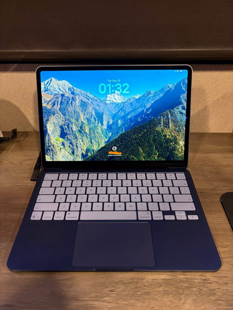 Macbook Neo 512GB Indigo with TouchID