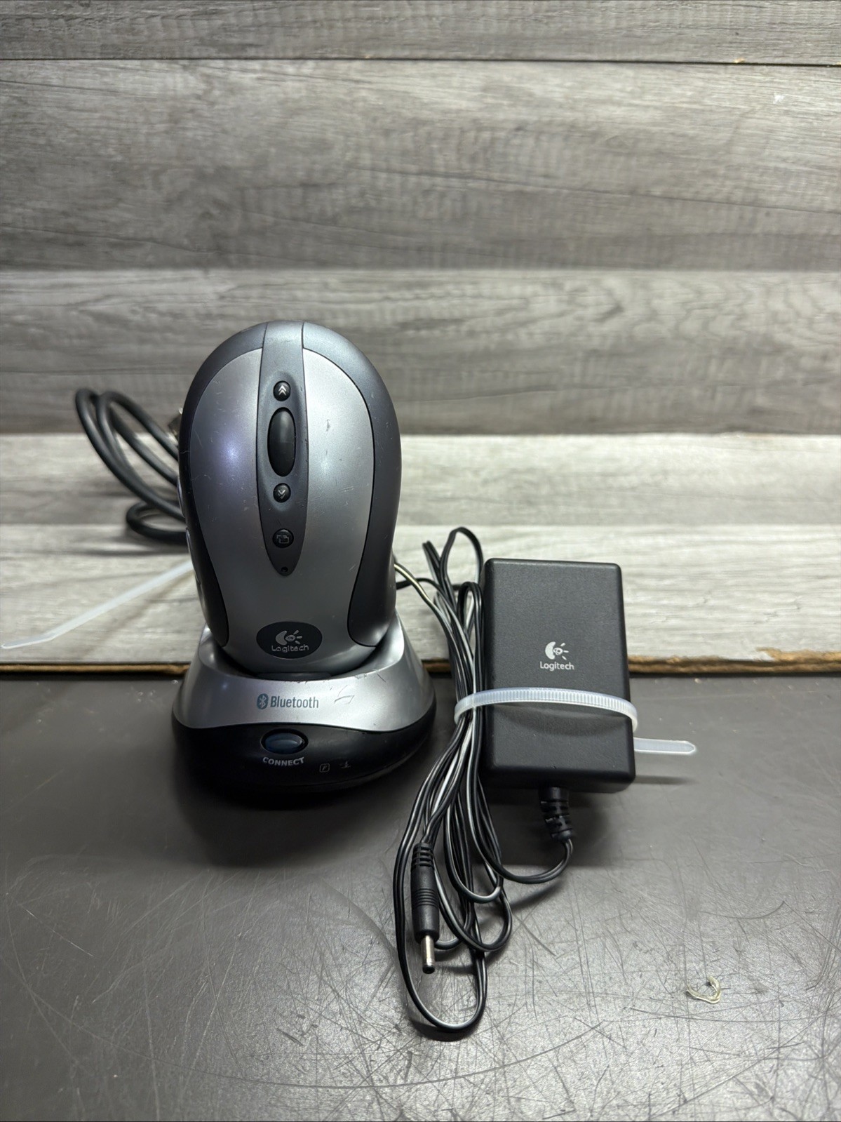 Logitech MX900 Bluetooth Cordless Optical Mouse & Charging Dock & Power Adapter
