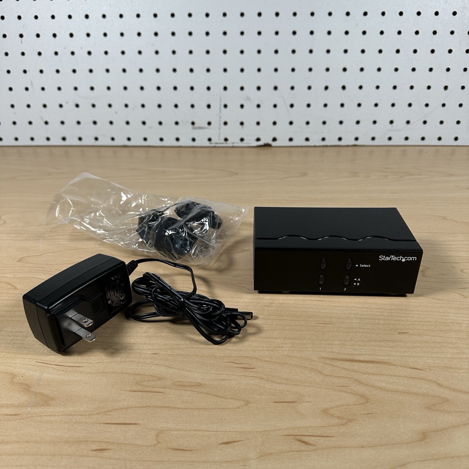 ST222MXA StarTech.com 2X2 VGA MATRIX VIDEO SPLITTER WITH AUDIO        