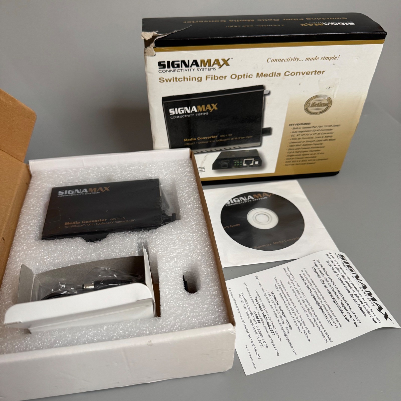 Signamax 065-1110 10/100BaseT/TX to 100BaseFX SC Fiber Optic Media Converter