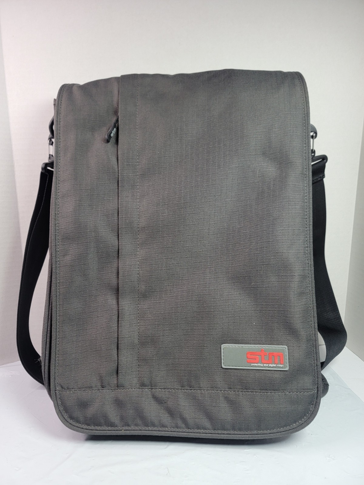 STM Gray Laptop Messenger Bag Padded Shoulder Strap Computer Carry Case