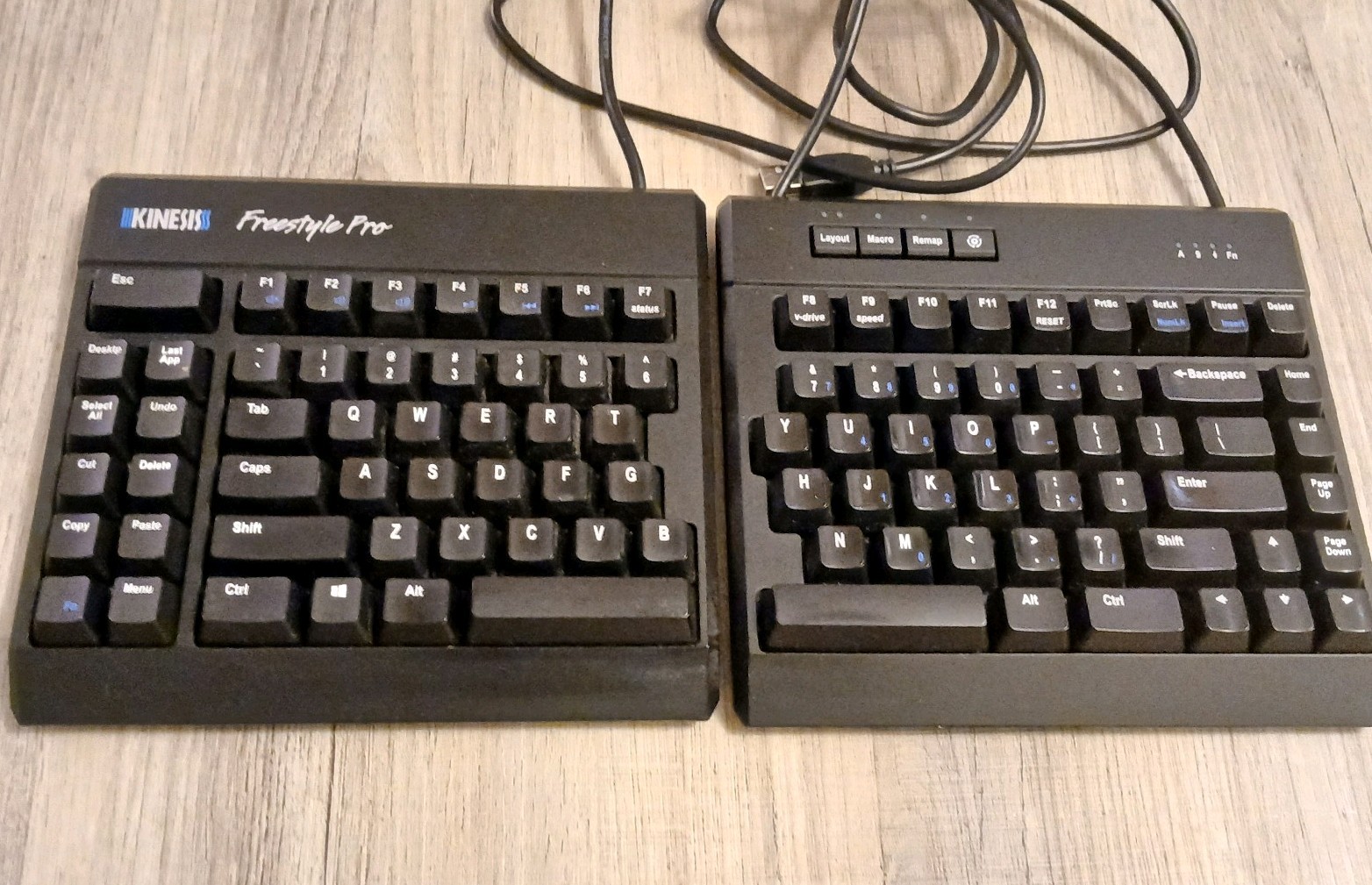Kinesis Freestyle Pro Split Red Quiet Ergonomic Keyboard USB Wired KB900 - Black