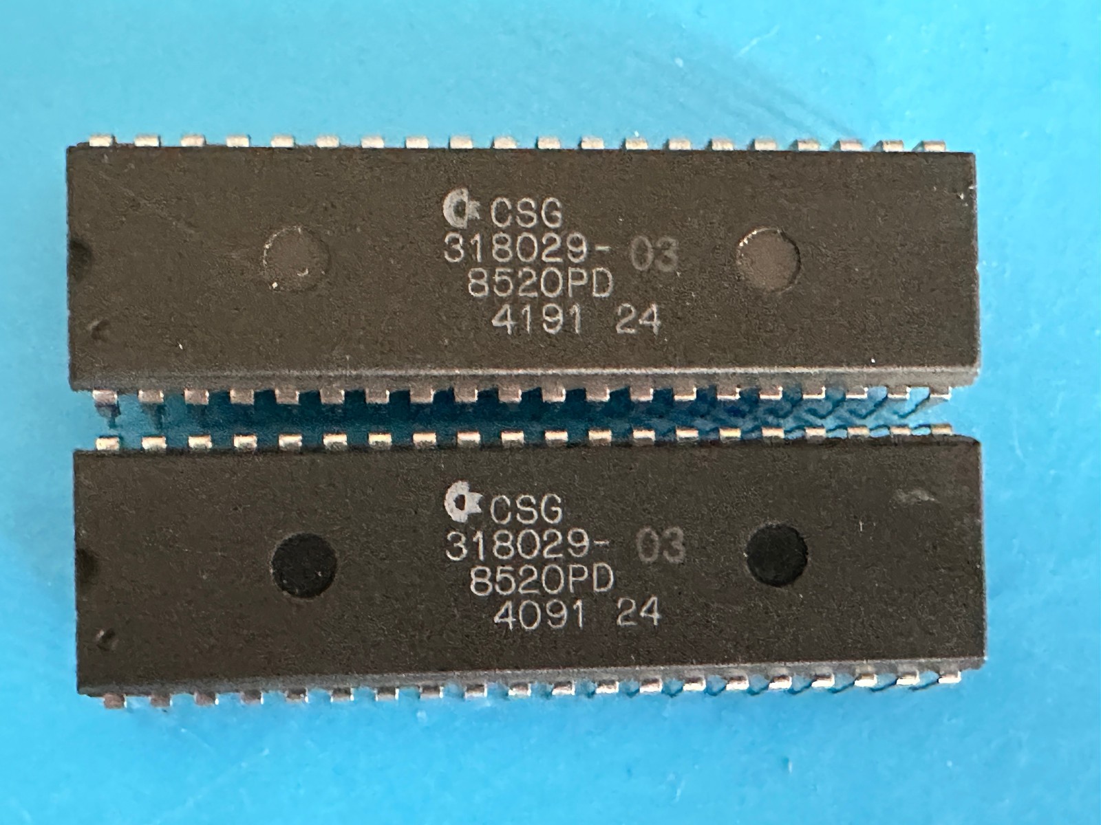 CSG/MOS 8520A-1 ( 2 x CHIP ) ODD EVEN from an AMIGA 500 #40/41 91