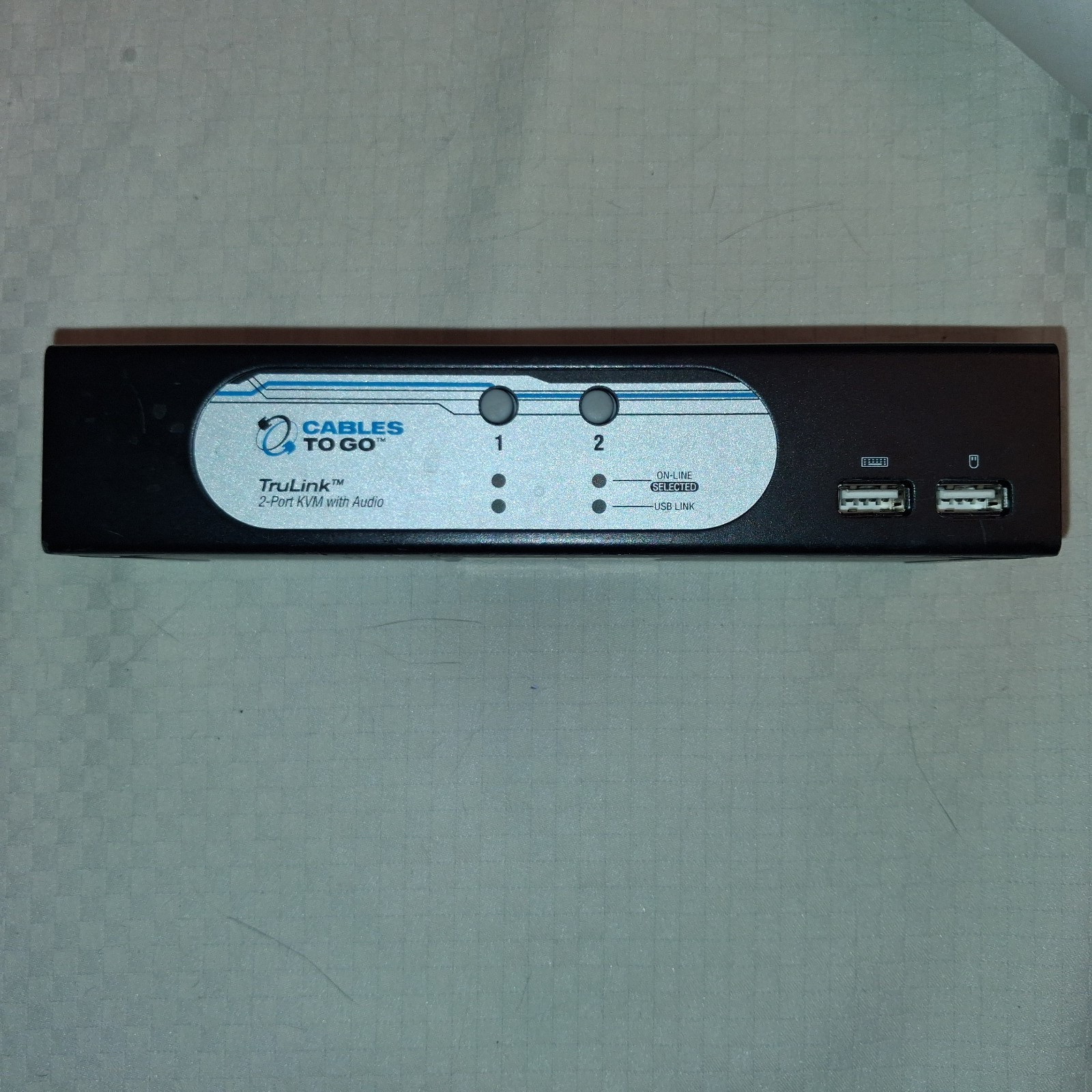 CABLESTOGO TRULINK 2-PORT DVI AND USB KVM W/AUDIO MODEL:52047 
