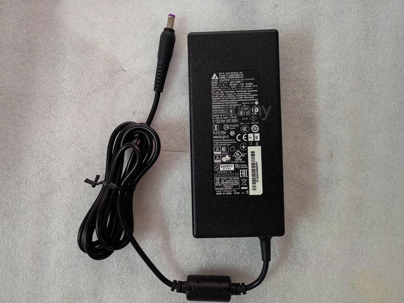 For Acer Aspire D17W1 Z24-880 v5-552pg Delta 19V 7.1A 135W ADP-135KB T Original