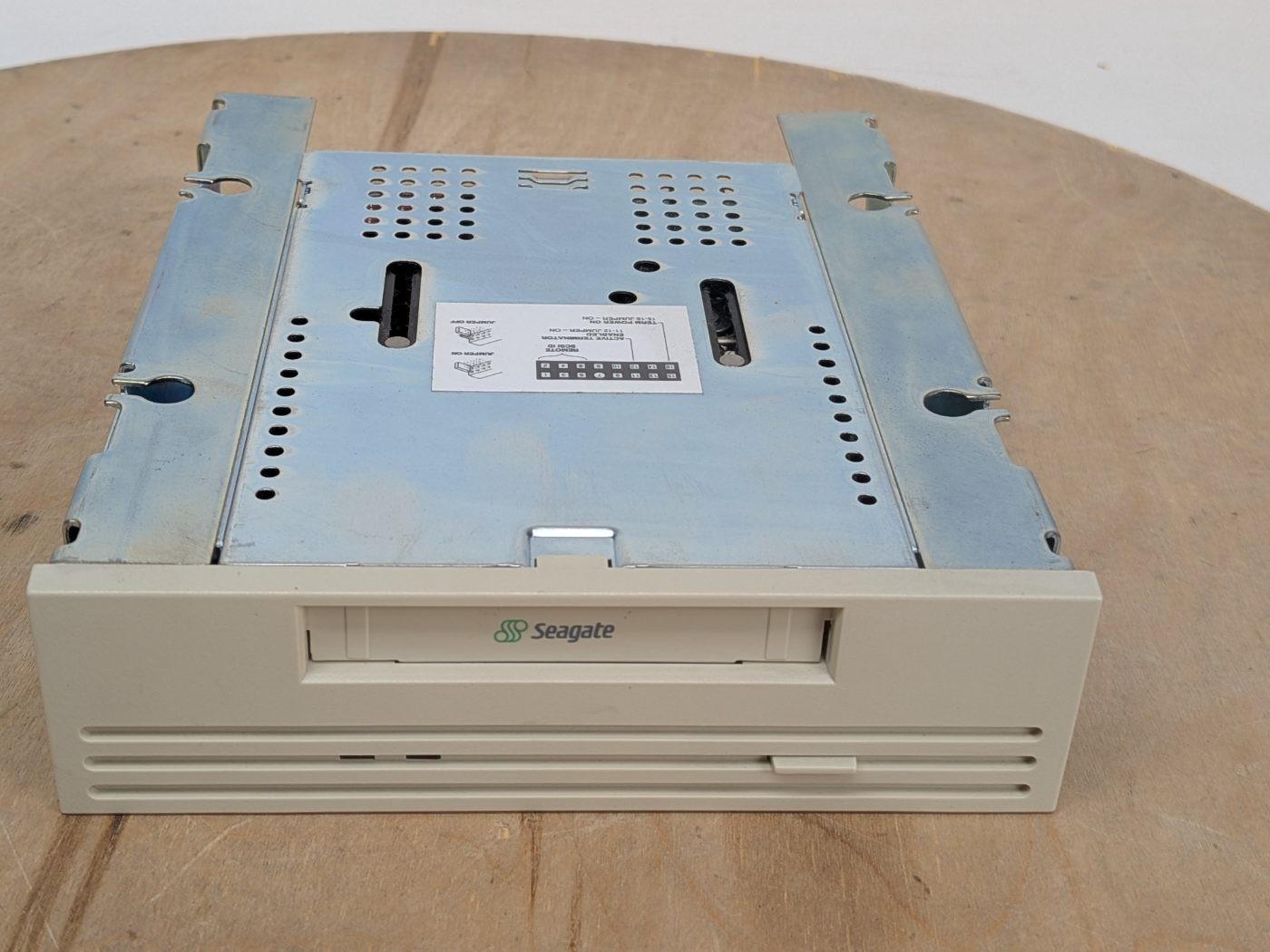 Seagate STD224000N Scorpion 24 DDS-3 SCSI Internal Tape Drive w/ Frame