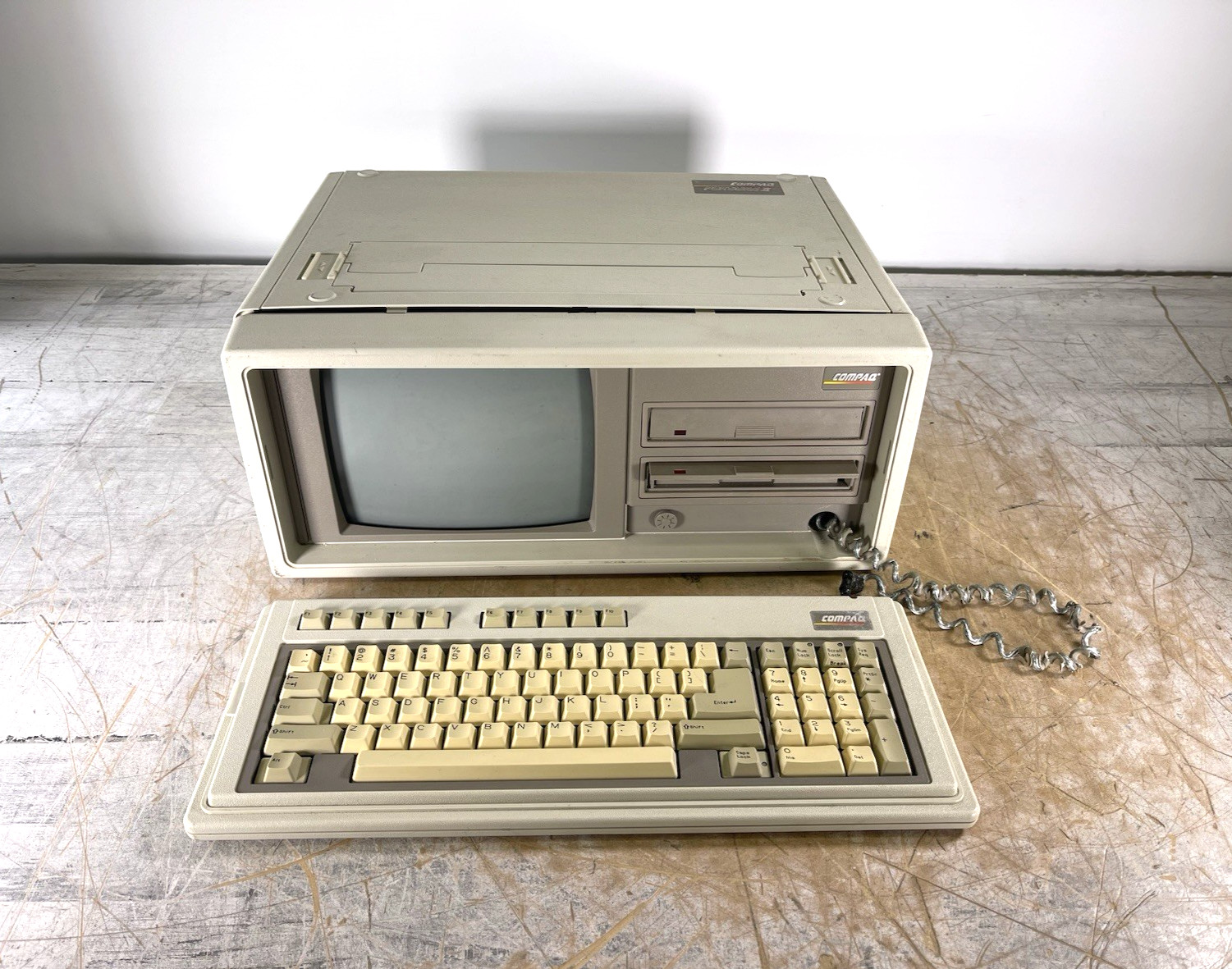VINTAGE COMPAQ PORTABLE II PERSONAL COMPUTER - READ DESCRIPTION - (FOR PARTS)