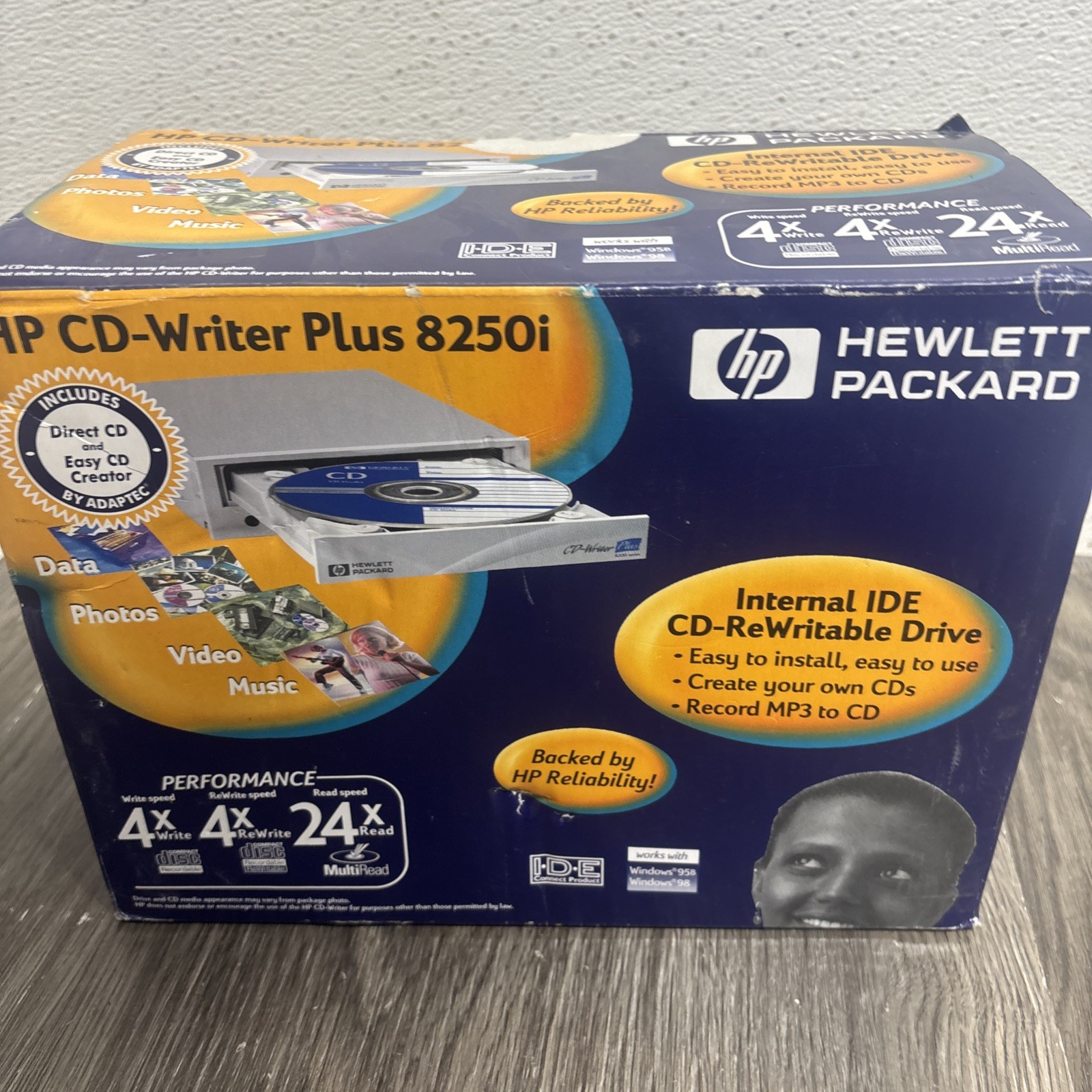 HP CD-WRITER PLUS 8250i-Internal IDE Rewriteable Drive #Q6