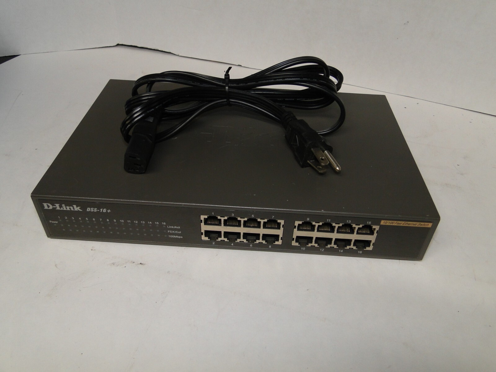 D-Link  DSS (DSS16+) 16-Ports Rack-Mountable Switch - Best Offer - see descrip..
