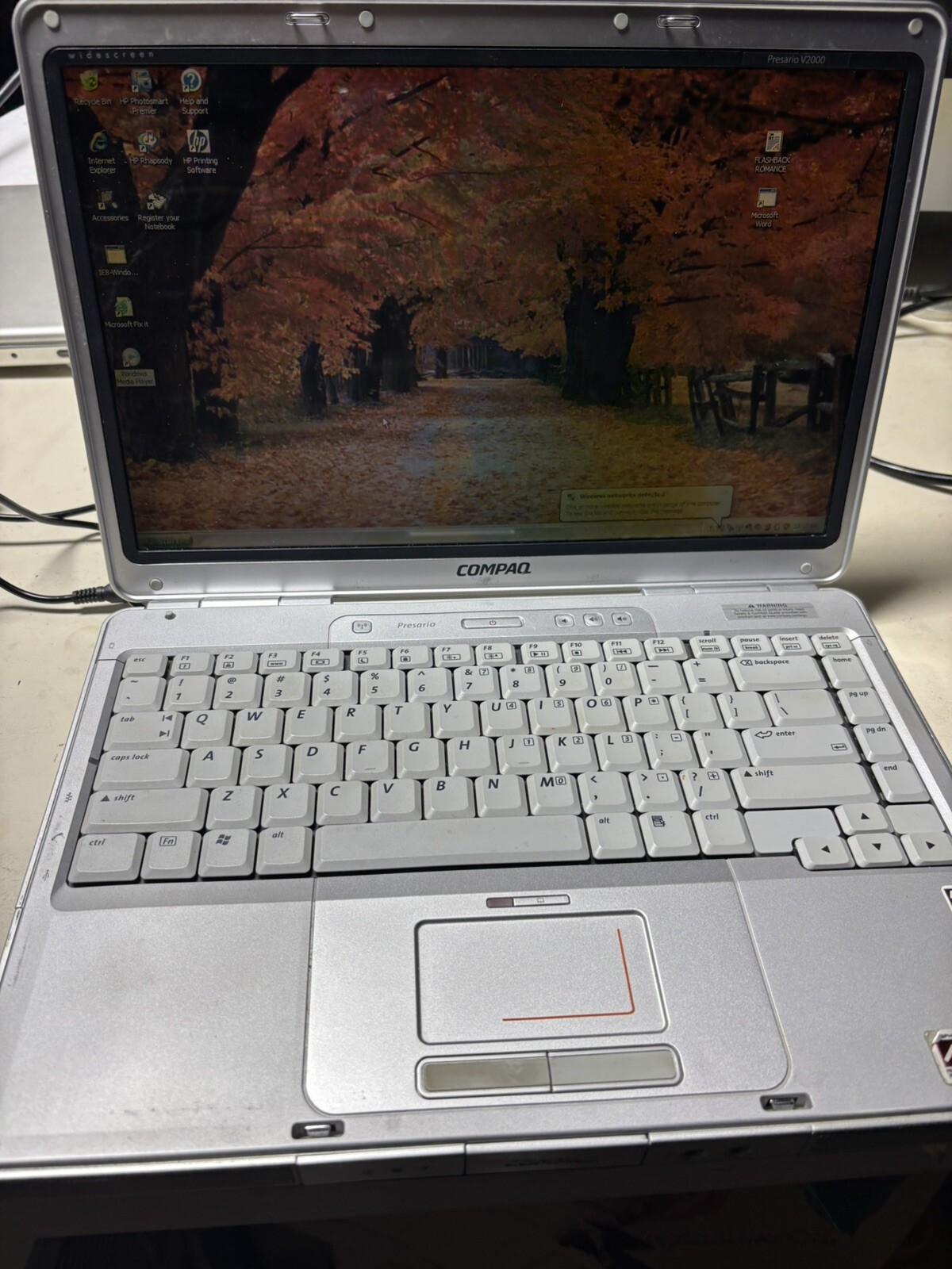VTG Compaq Presario V2000 Laptop Intel Pentium M Tested Windows Xl. No Charger