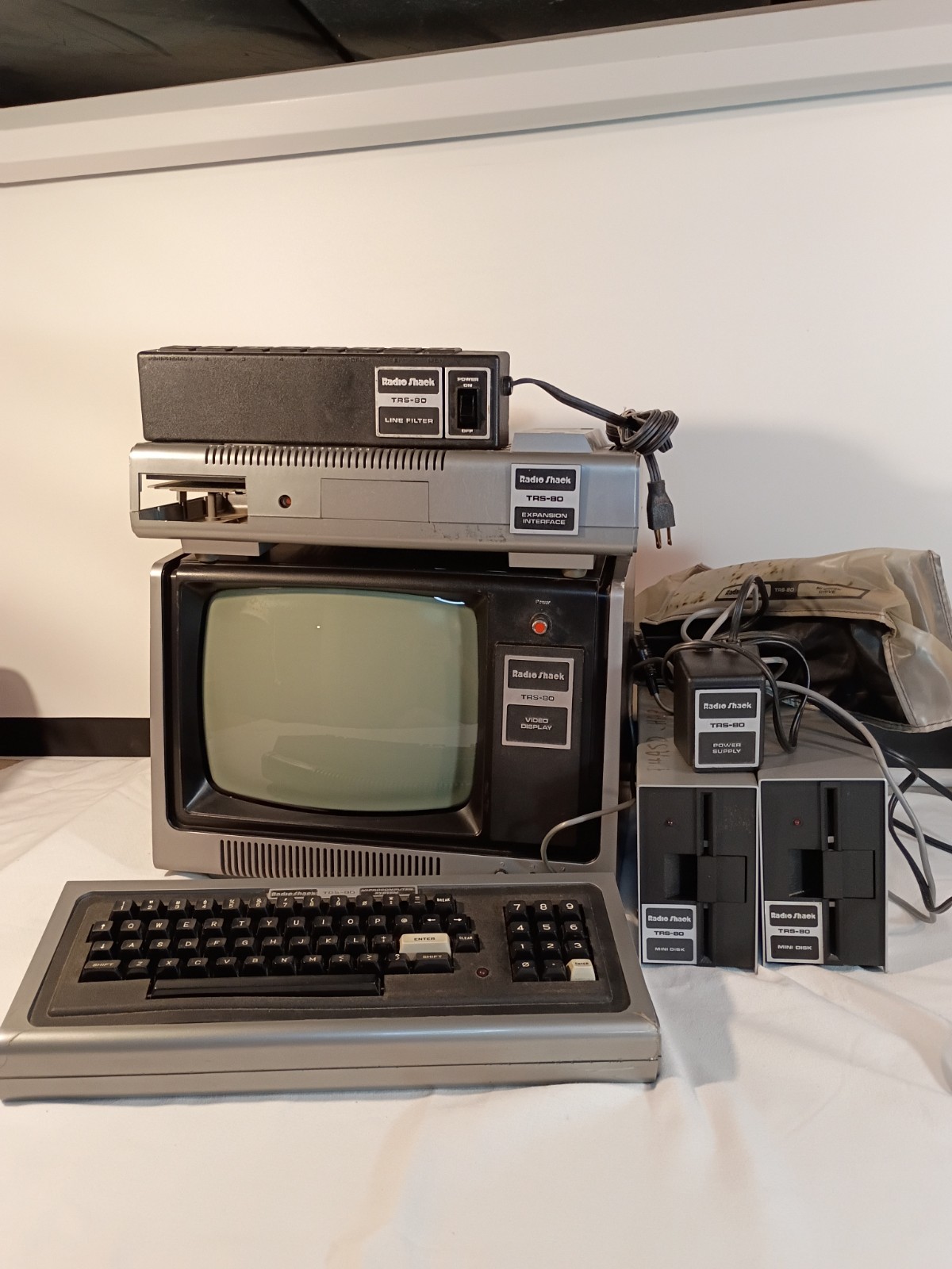 🔥Rare Radio Shack TRS-80 Computer + 2 Disk, Expansion Bundle Powers On CLEAN 