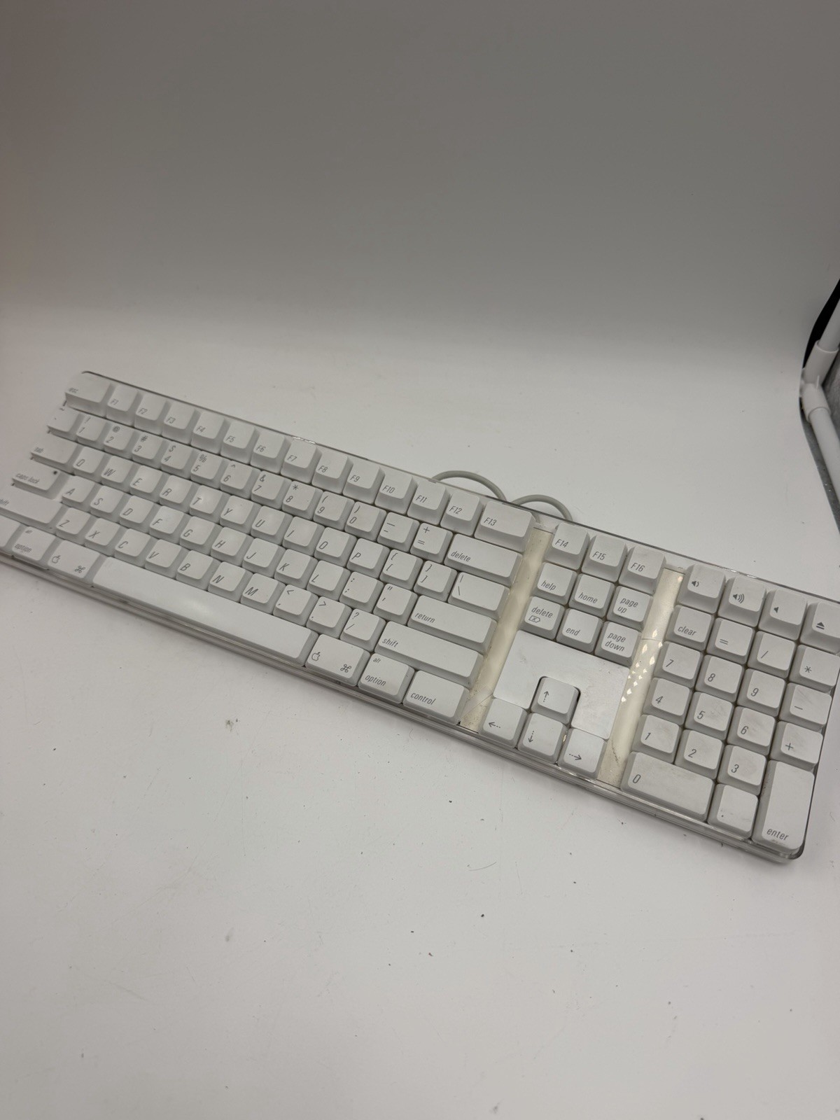 Apple A1048 Wired USB Keyboard - White