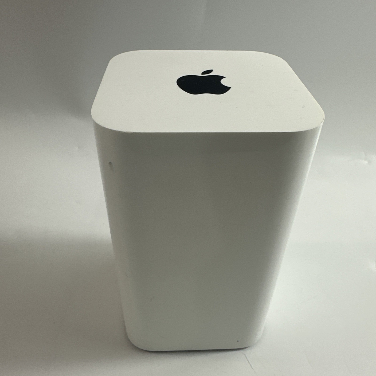 Apple 6th Generation AirPort Extreme Wireless Router & Power Cord Model A1521