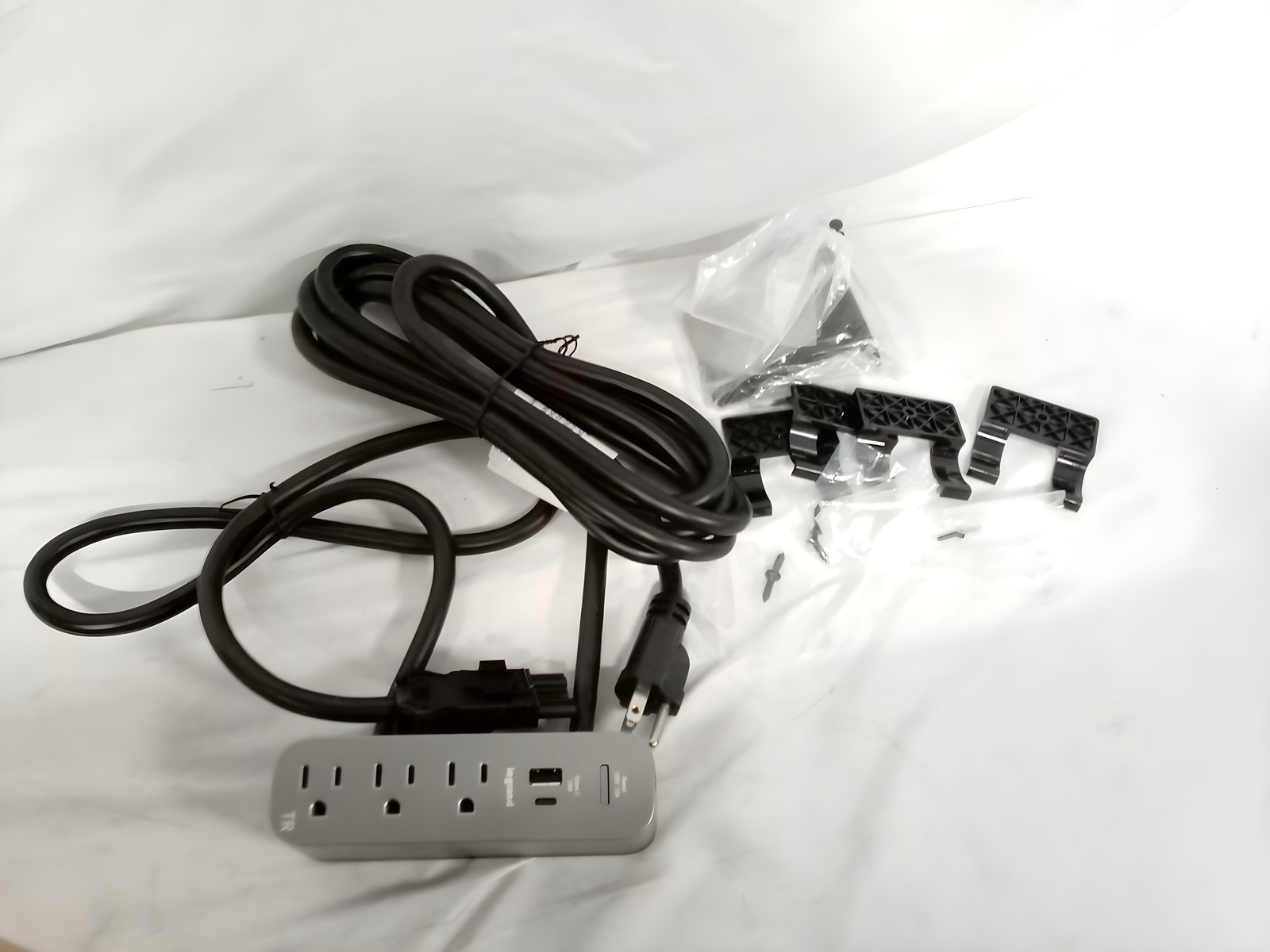 Legrand Wiremold MDSA10-MG ModPower Magnesium 3-Outlet Primary Unit with