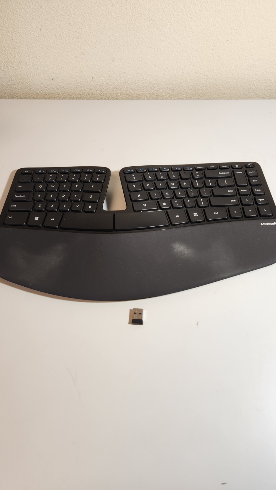 Microsoft Sculpt Ergonomic Wireless Keyboard Model 1559 W/ USB Dongle Tested