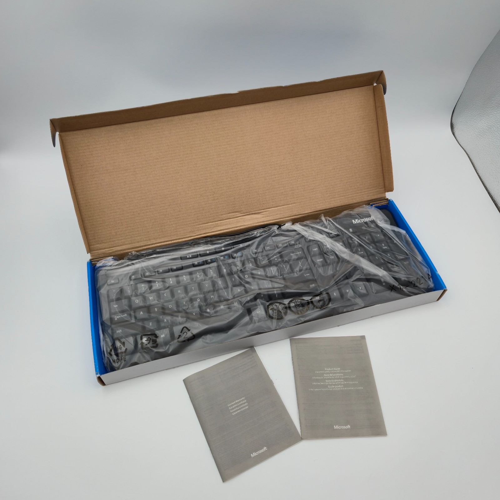 Microsoft Wired Keyboard 600 Black Spill-Resistant Media Keys New Open Box T1