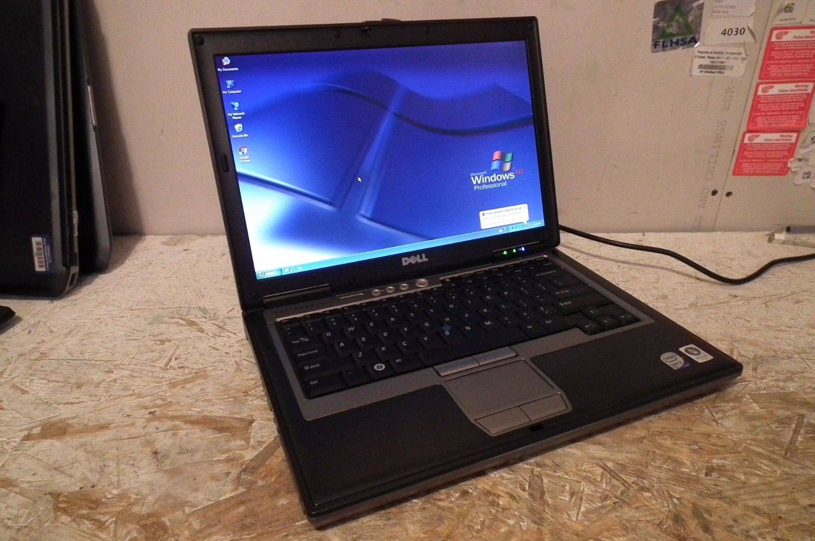 Dell D520 Laptop / 1.66ghz / 2gb / Windows XP / WIFI / DVD / CDRW rs232 serial