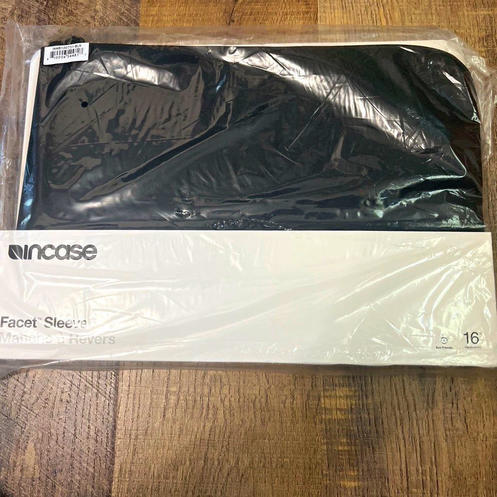 NEW Incase Facet Sleeve 16” Laptop Case (Black) – Sealed