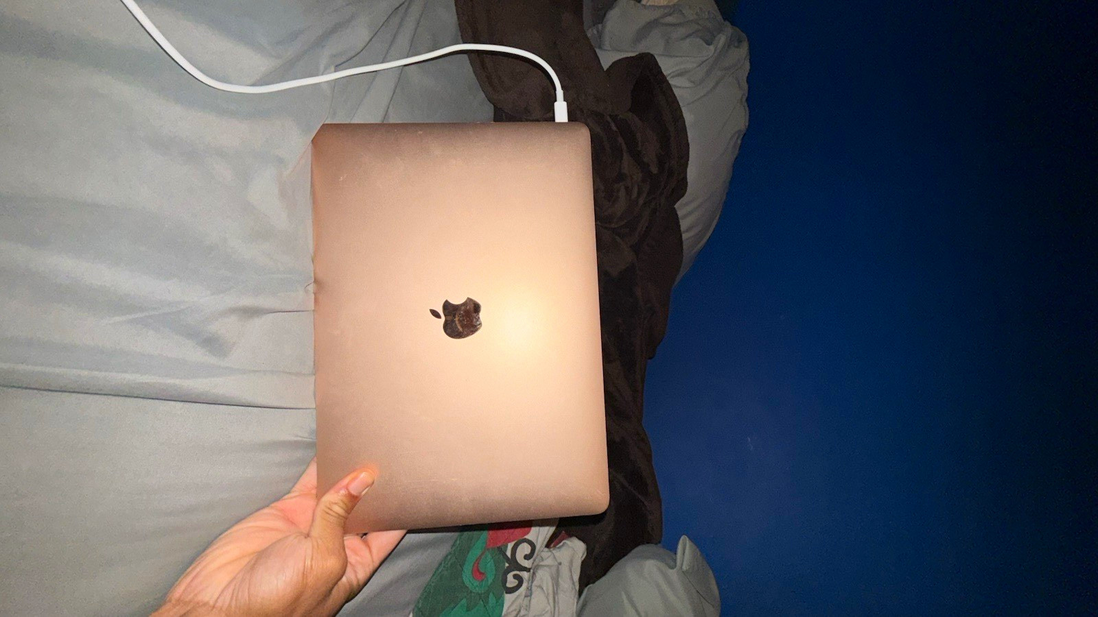 Apple MacBook Air 2019 13.3” Retina Intel Core i5 8GB RAM 128GB SSD Gold
