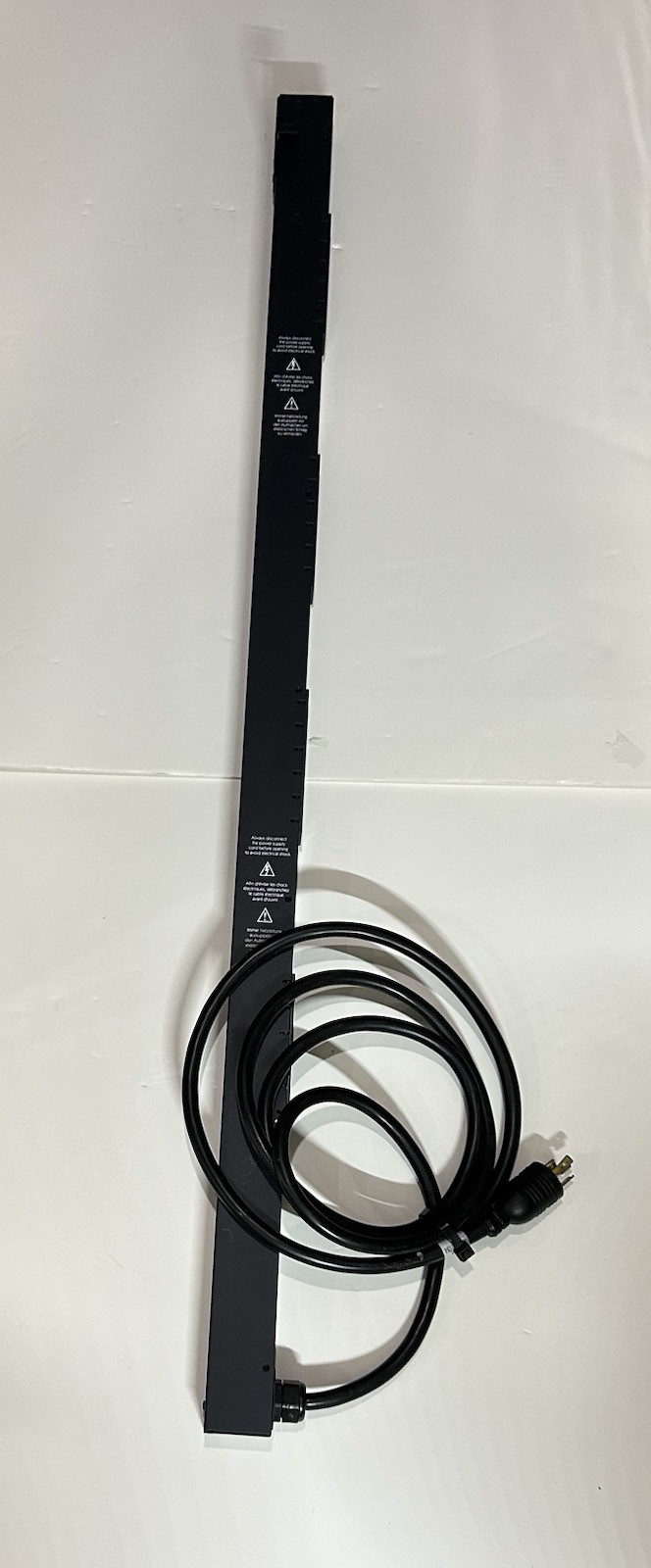 Leviton MV242-1C2 Metered 24 Outlet Vert Rack Power Distribution PDU