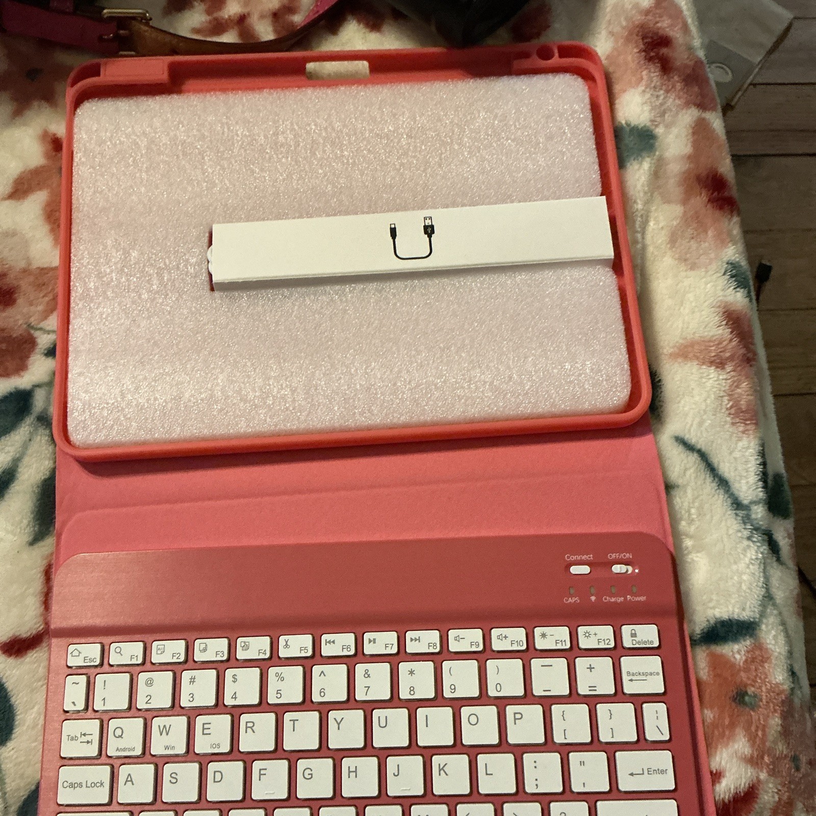 Pink Magnetic Detachable Wireless Keyboard Folio Case Type-C, iPad Air 4