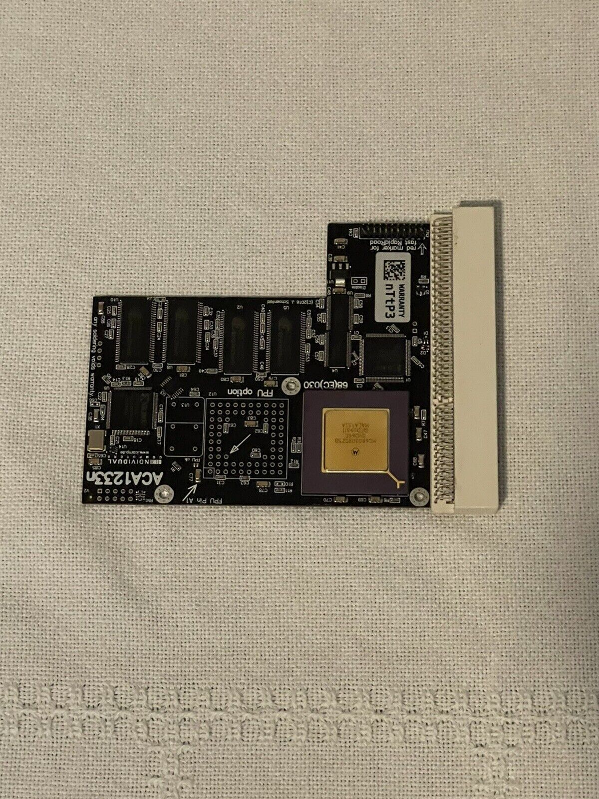 Amiga 1200 accelerator. Individual Computers￼ ACA1233n 26MHz 68030 Processor