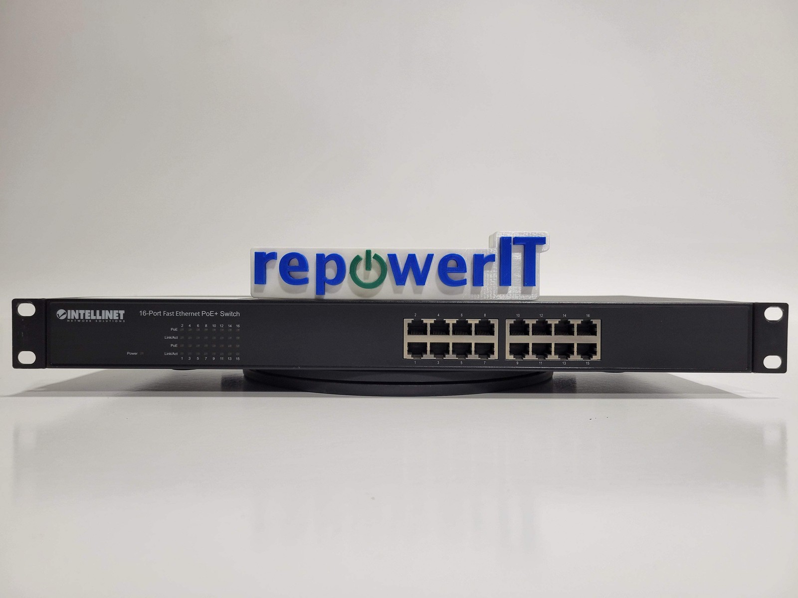 Intellinet 560849 16-Port Fast Ethernet PoE+ Switch USED