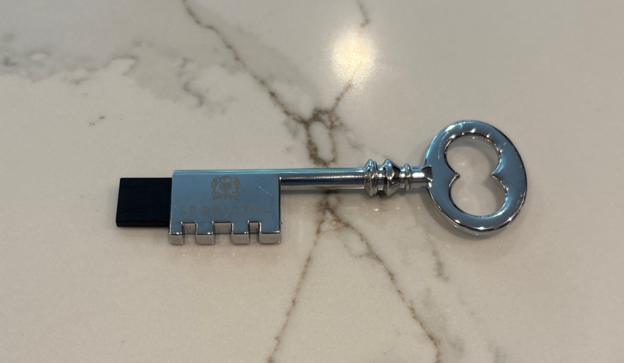Authentic Le Bristol Paris Skeleton Key 4GB USB Flash Drive Keychain