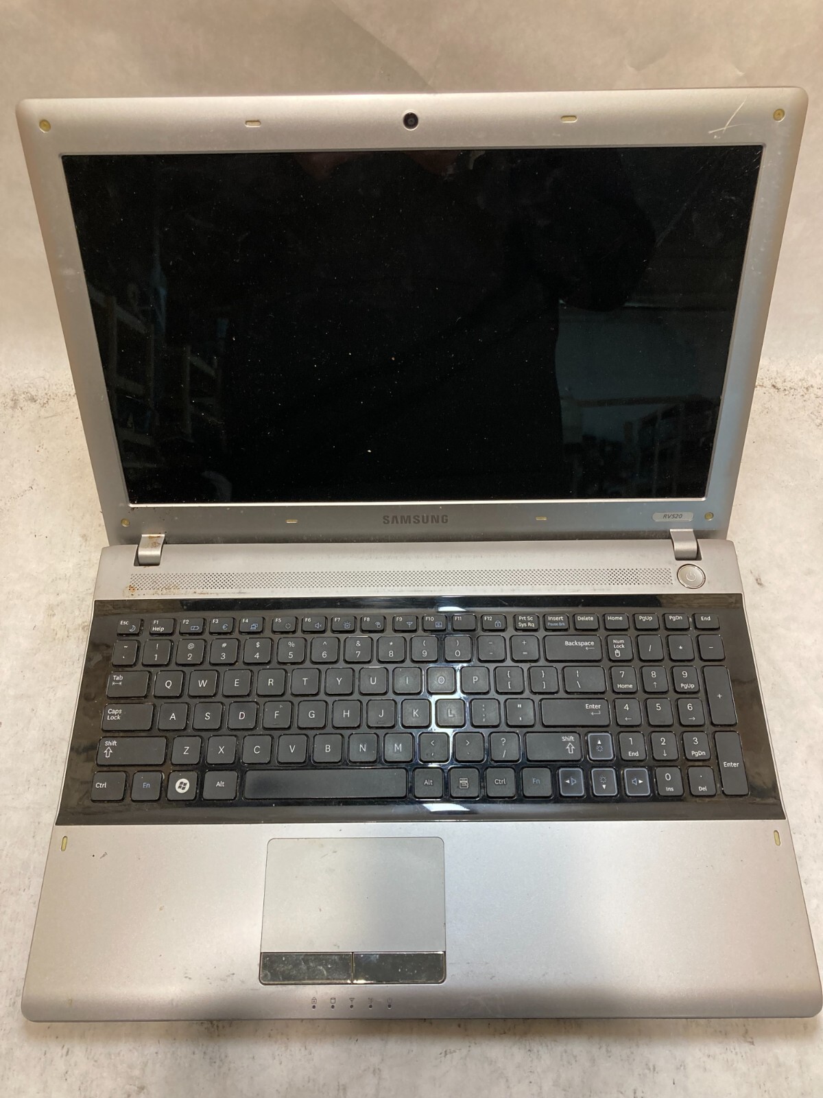 Samsung NP-RV520 Laptop 15" Intel Core i3 DAMAGED - WON'T TURN ON -PP