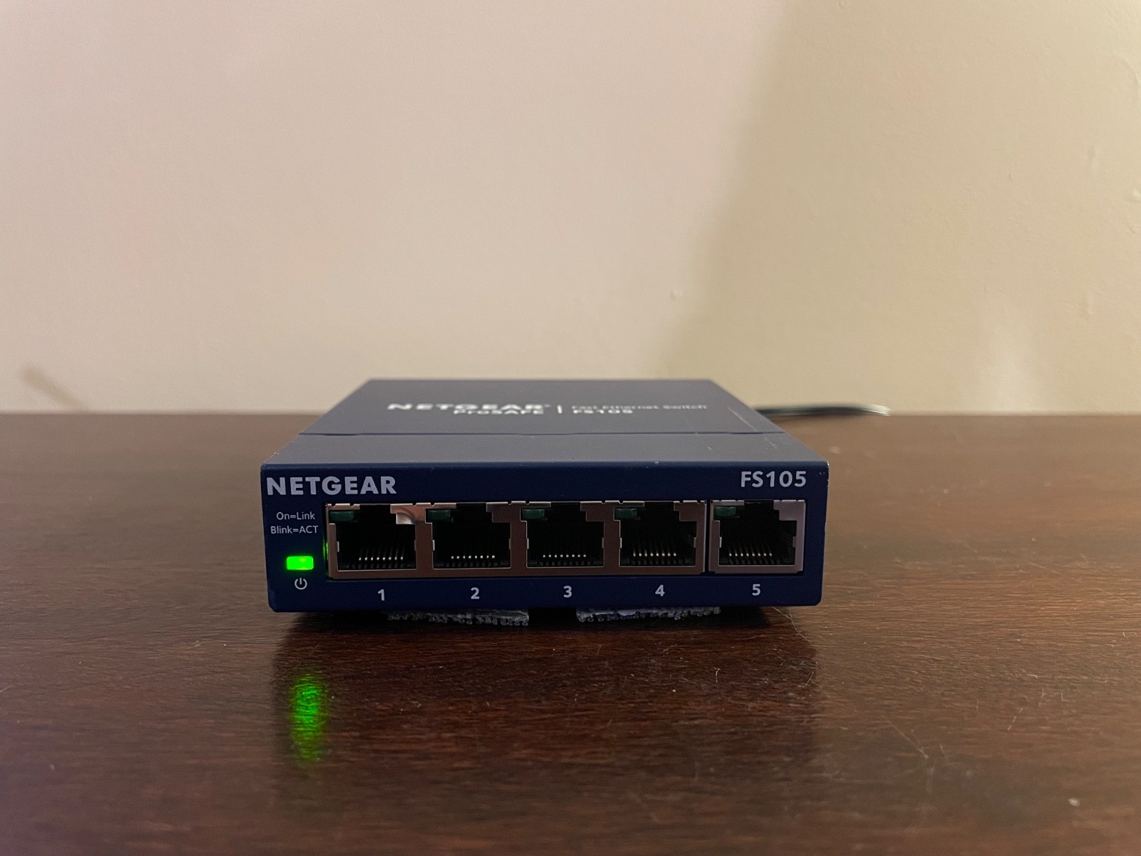 NETGEAR  ProSafe (FS105) 5-Ports External Switch