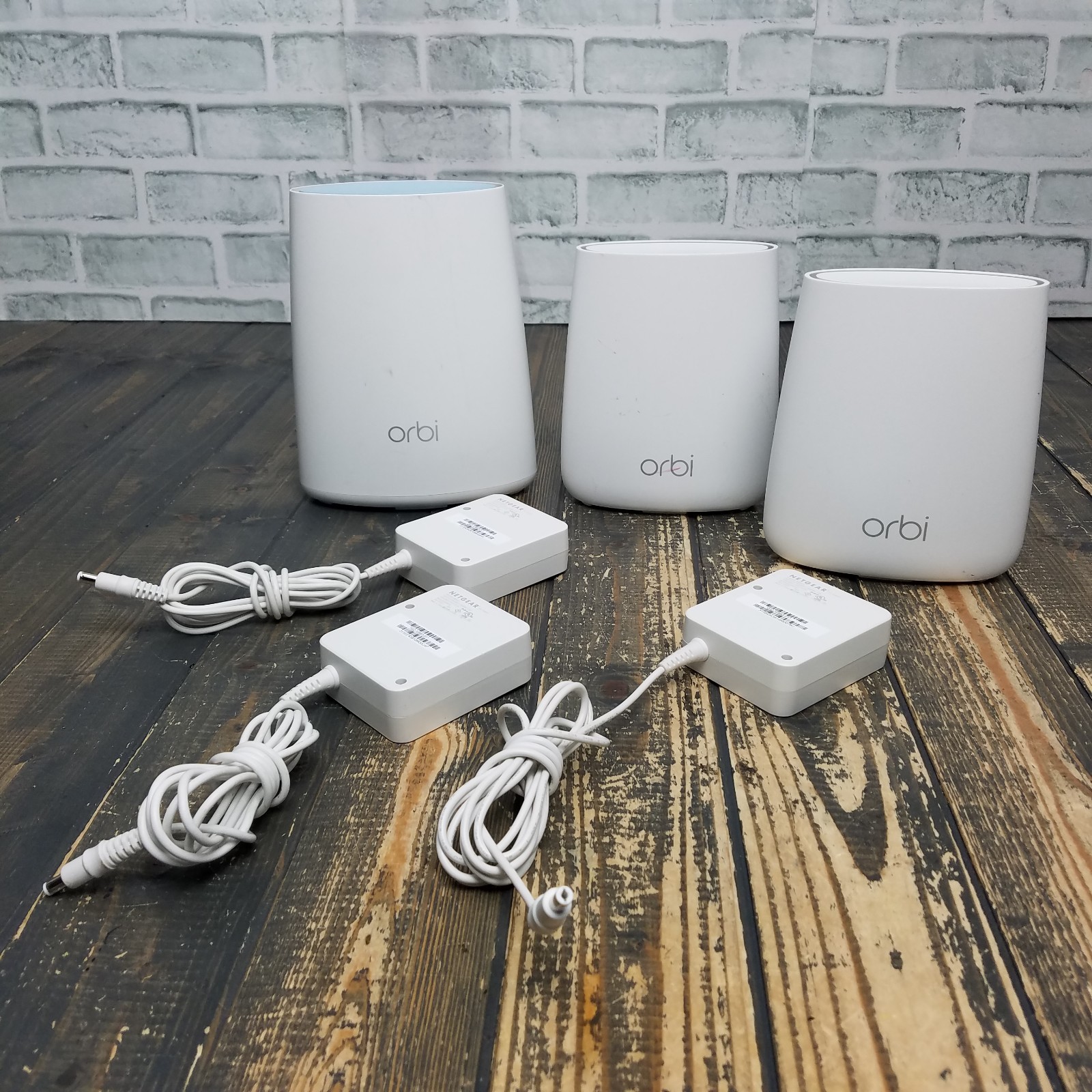 Netgear Orbi RBR40 Wireless Router with 2 RBS20 Satellites and 3 Power Supplies