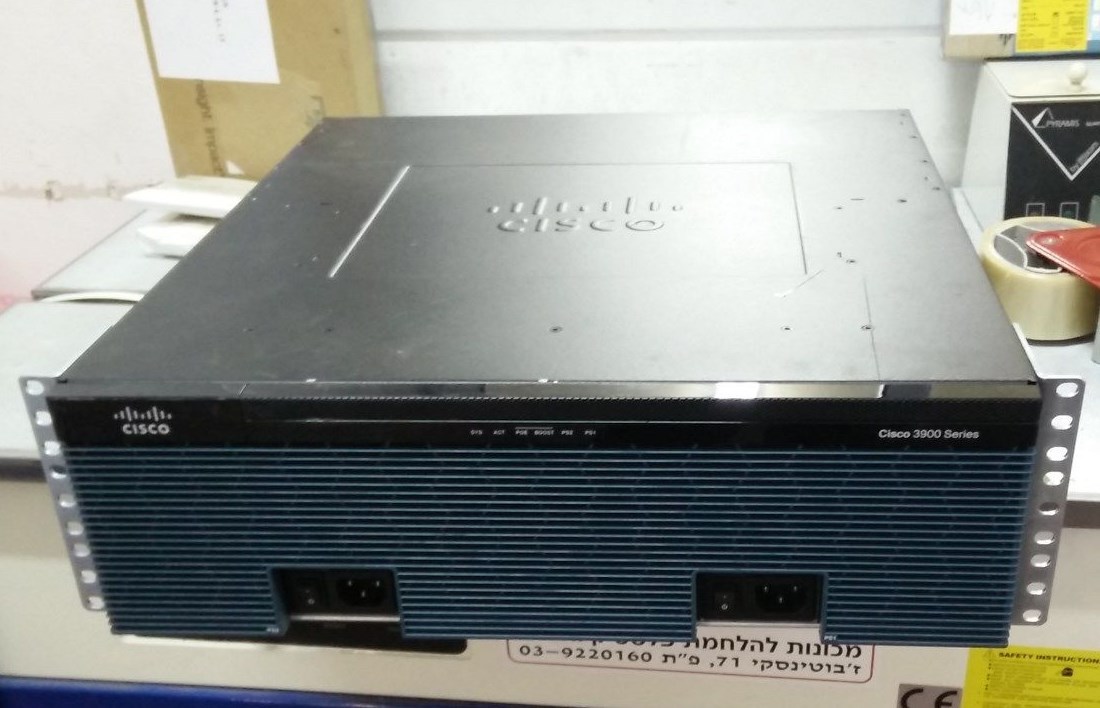 Cisco CISCO3925-CHASSIS V02 with C3900-SPE100/K9 ISR Integrated Services Router