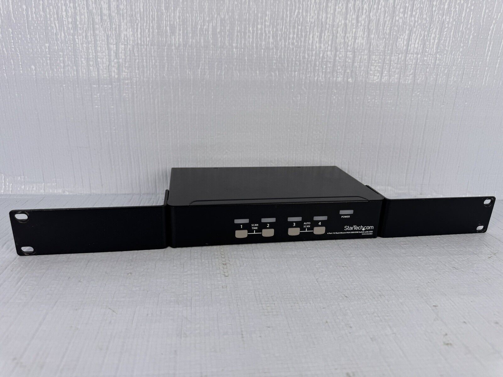 StarTech.com 4-Port USB KVM Swith with OSD TAA Compliant 1U Rack (SV431DUSBU)