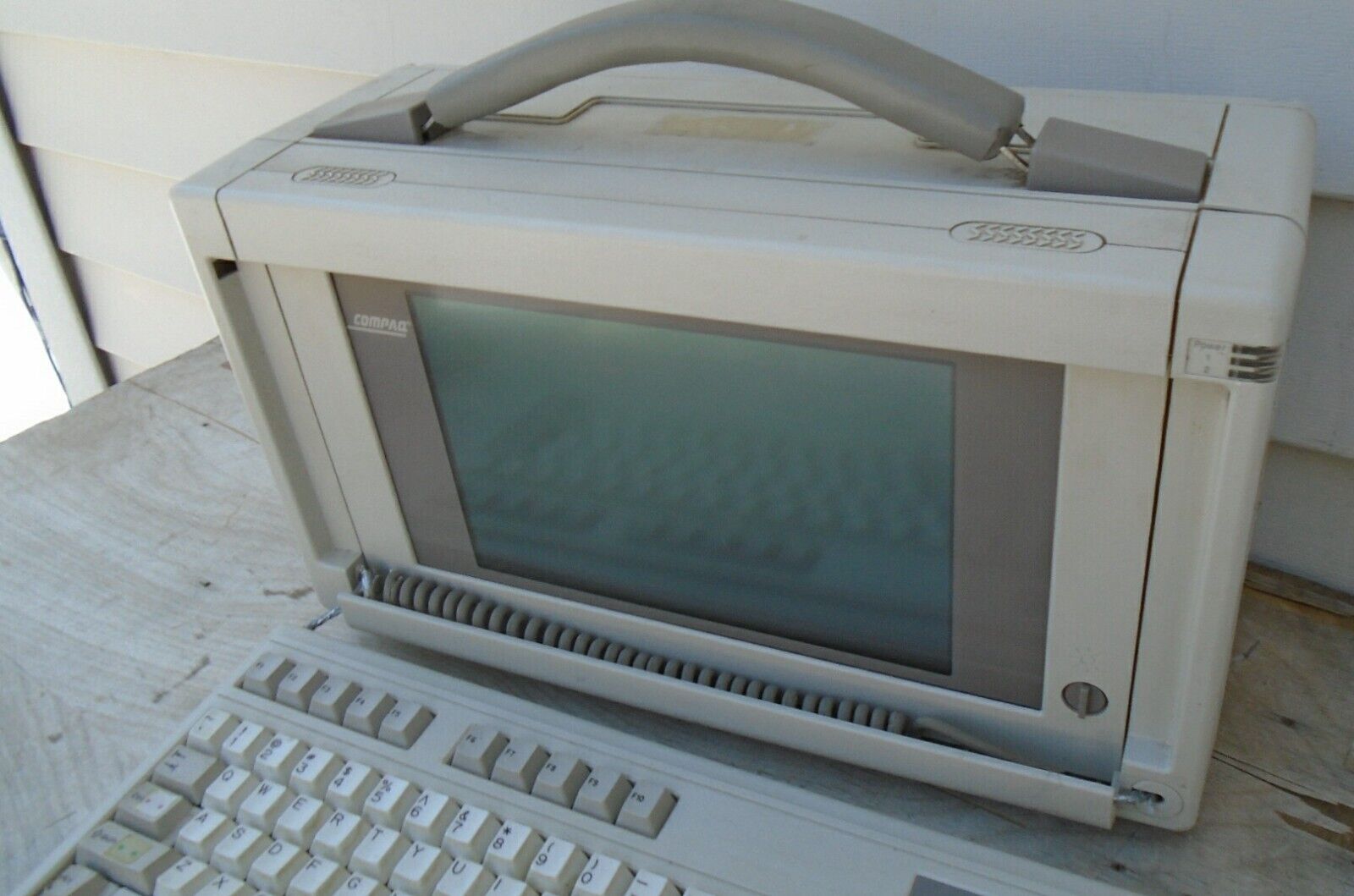 Vintage Compaq III  Computer Model 2660 / Powers On