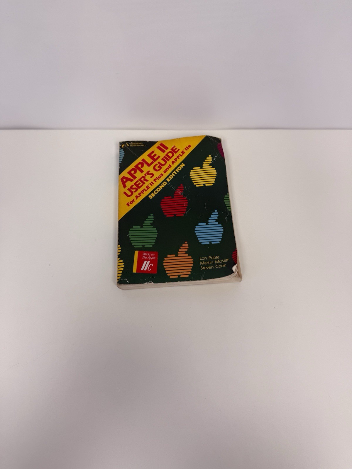 APPLE II USER'S GUIDE By Lon Poole  - (BOOK1076)