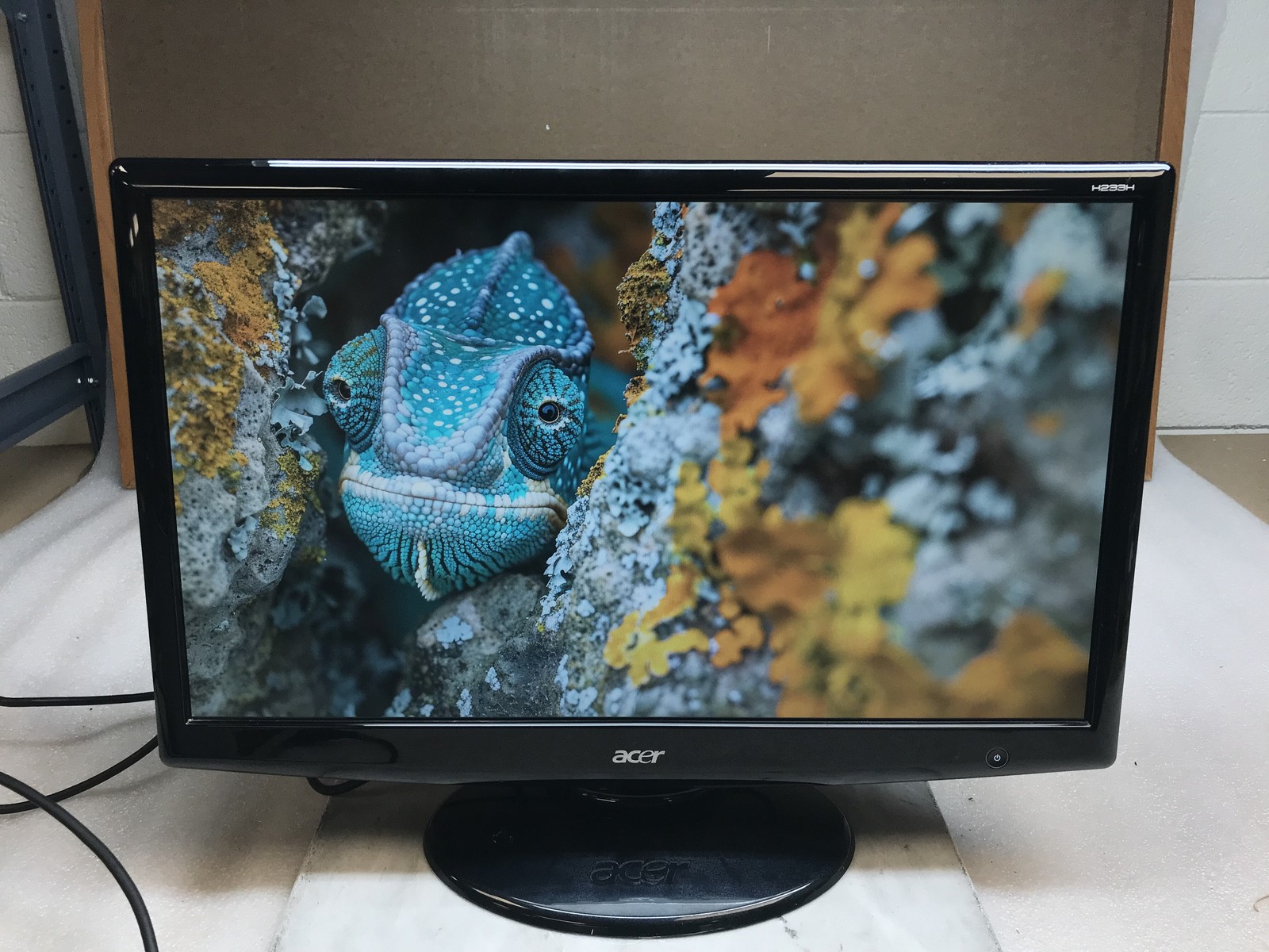 Acer H233H 23” FHD LCD Monitor 1920 x 1080 HDMI VGA DVI Ports- Stand Included