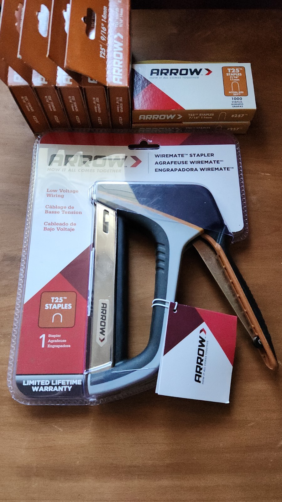 Lot of 8 Arrow T25X Cable Manual Staple Gun + 7 packs of T25 staples (NIB) HGTV