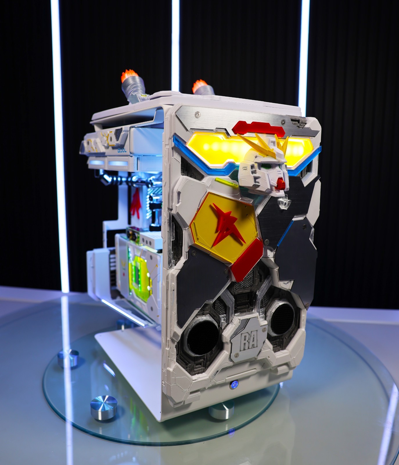 Custom White Gundam PC Morph Prime R2 Ryzen 9 9800X3D RTX 5090 32G 64GB ddr5