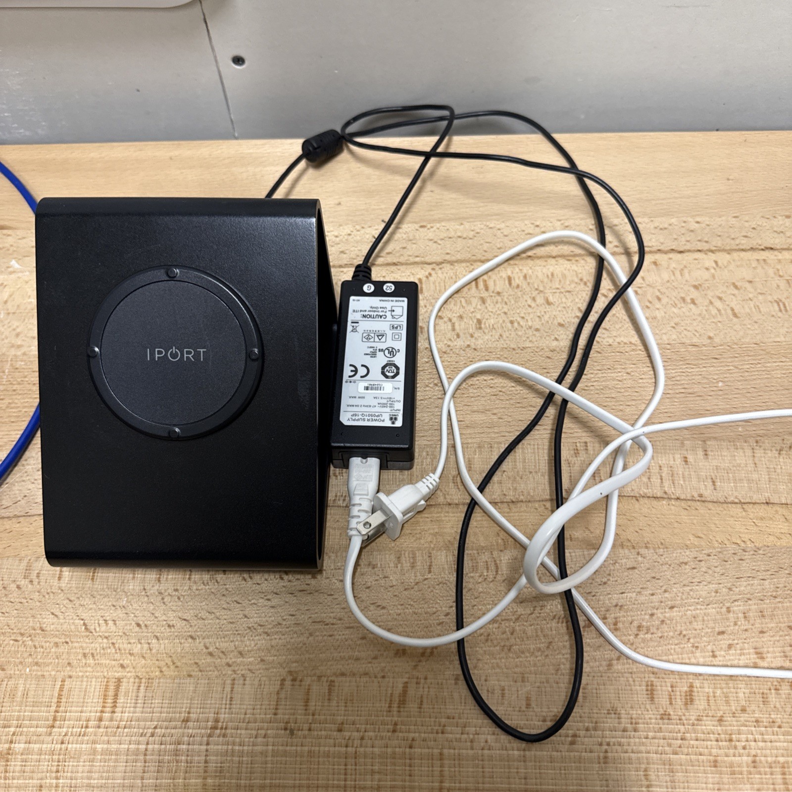iPort LaunchPort iPad Wireless Charging System Base Station & AC Adapter Black
