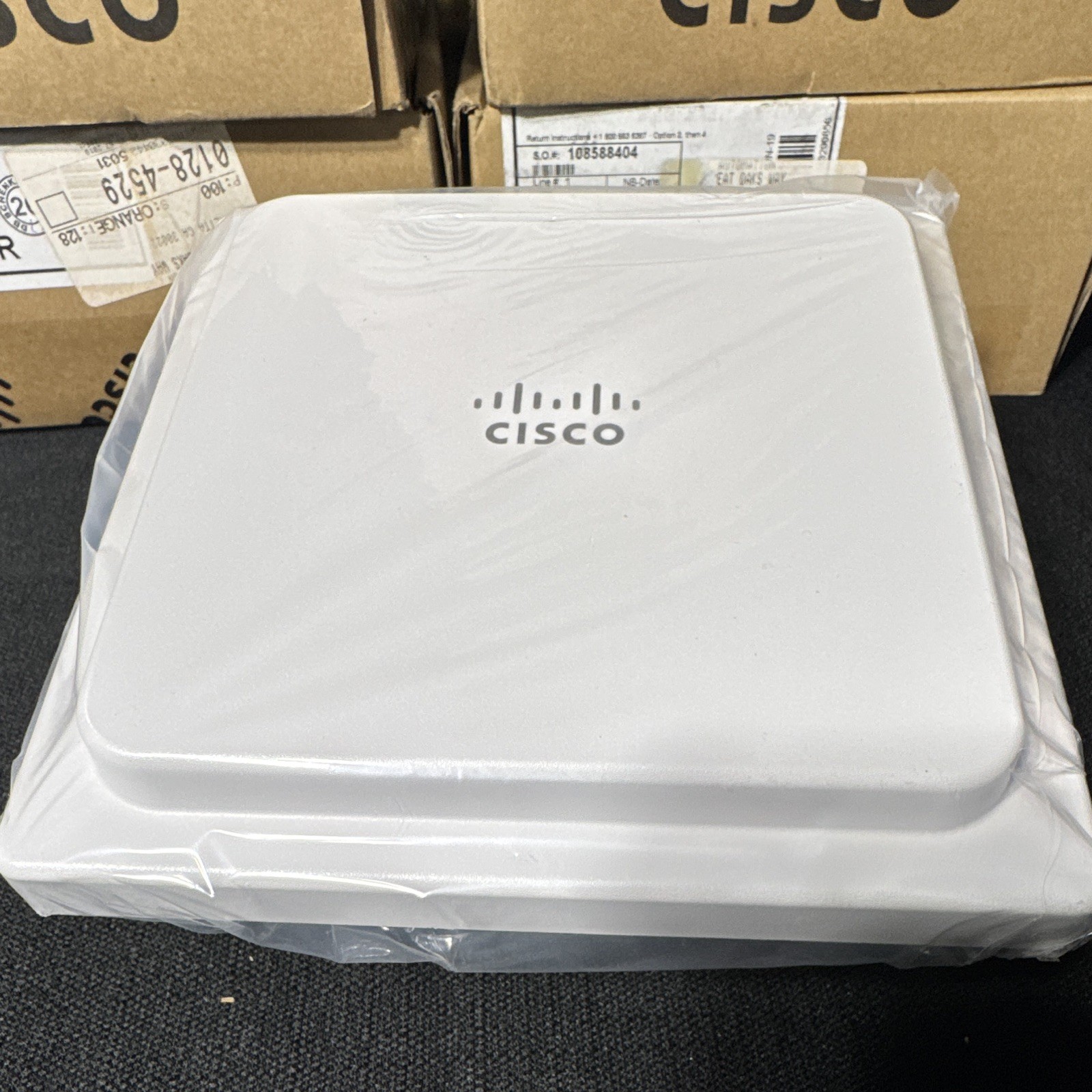Cisco Aironet AIR-ANT2524V4C-R= Dual Band Ceiling Mount Antenna RP-TNC