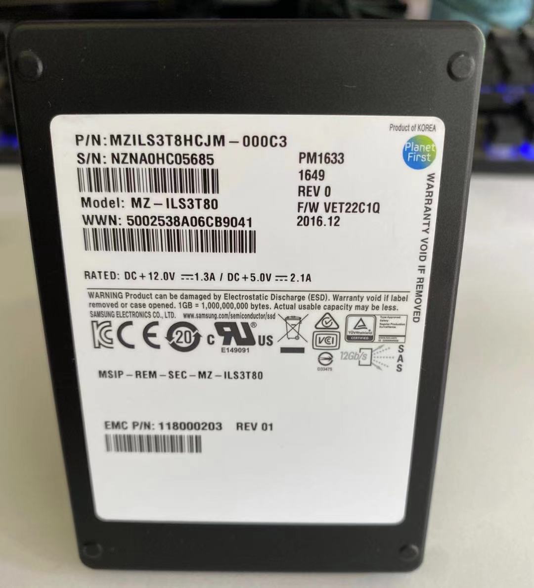 Samsung 3.84TB SSD PM1633 SAS Solid State Drive MZILS3T8HCJM-000C3 MZ-ILS3T80