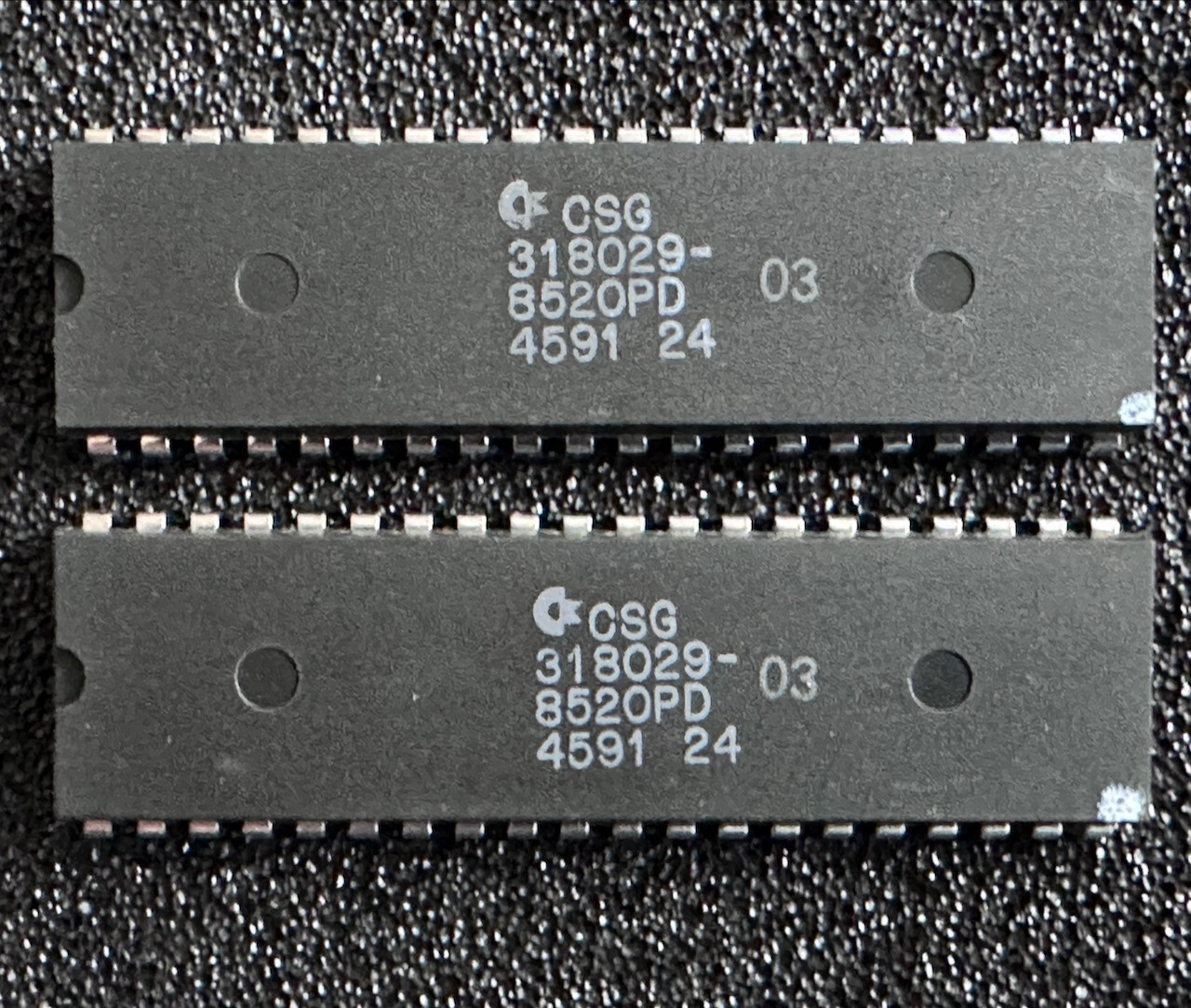 8520PD MOS/CSG ODD EVEN (x2) from an Amiga 500+ rev.8A #45 91