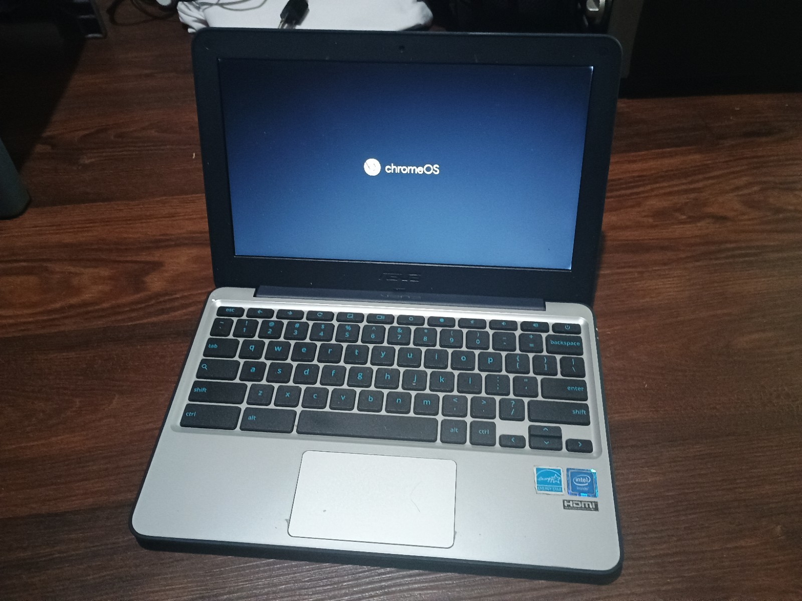ASUS C202SA Chromebook 11.6in Intel Celeron 1.60GHz 4GB 32GB eMMC & mouse