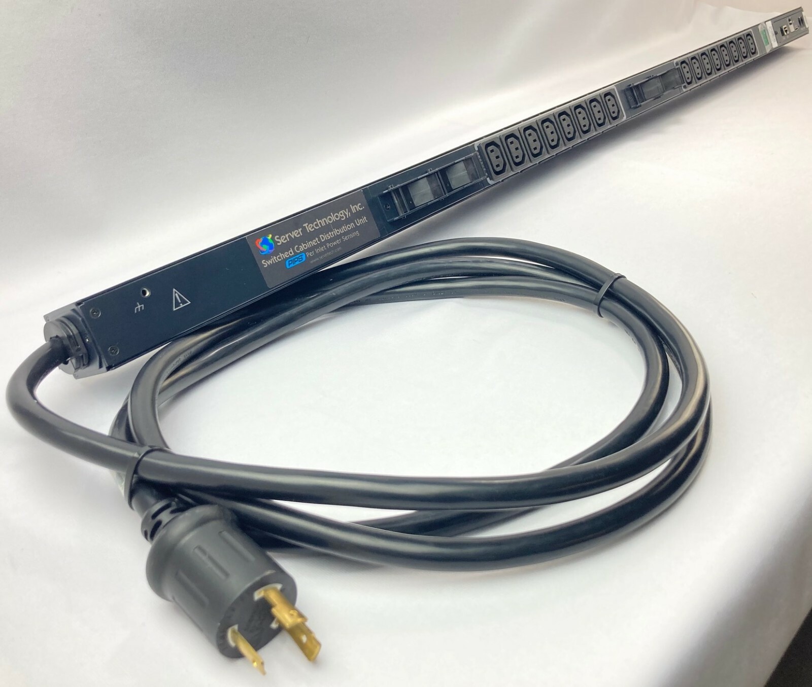 SERVER TECHNOLOGY CW-16V2C317 Sentry 0U Switched Rack PDU With PIPS and R