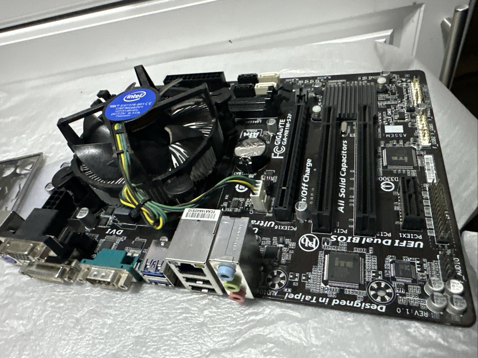GIGABYTE GA-H81M-S2PV LGA 1150 Intel 3.0GHZ Pentium  ATX Motherboard