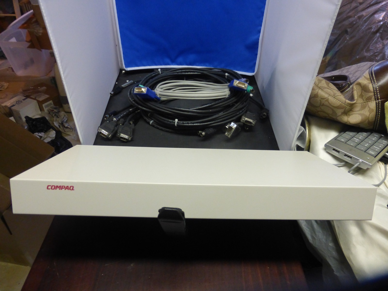 Compaq EO1004B 8 Port 1-U Rack mount KVM with cables