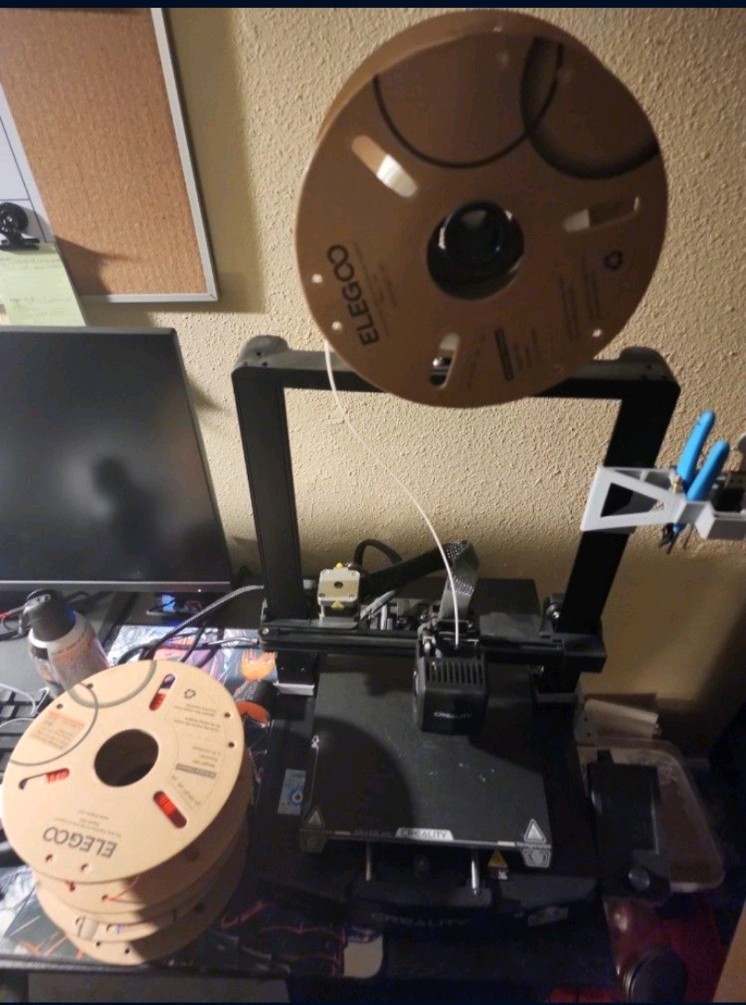 Creality Ender 3 V3 SE 3D PRINTER WITH CR TOUCH AND 4 FREE FILAMENTS.
