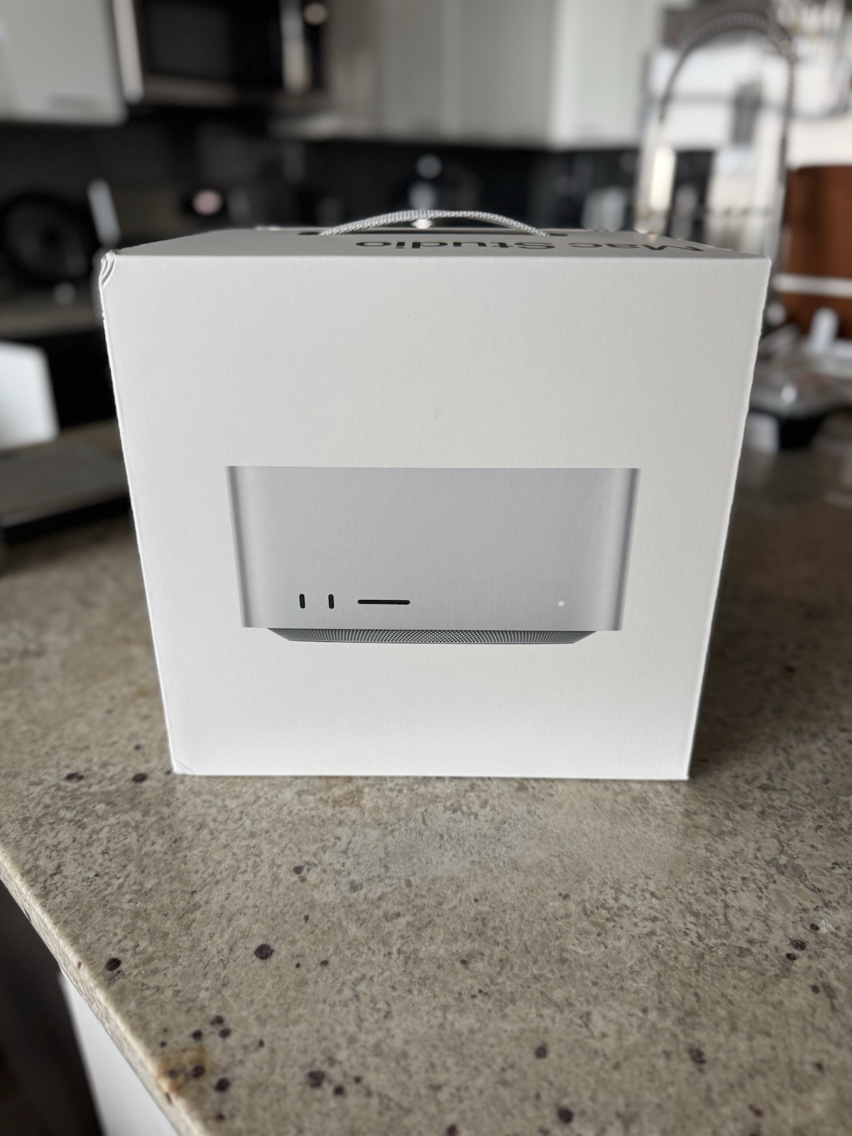 Apple Mac Studio M5 Max 18 CPU/32 GPU 36GB RAM 512GB SSD MHL64LL/A 2026 Model