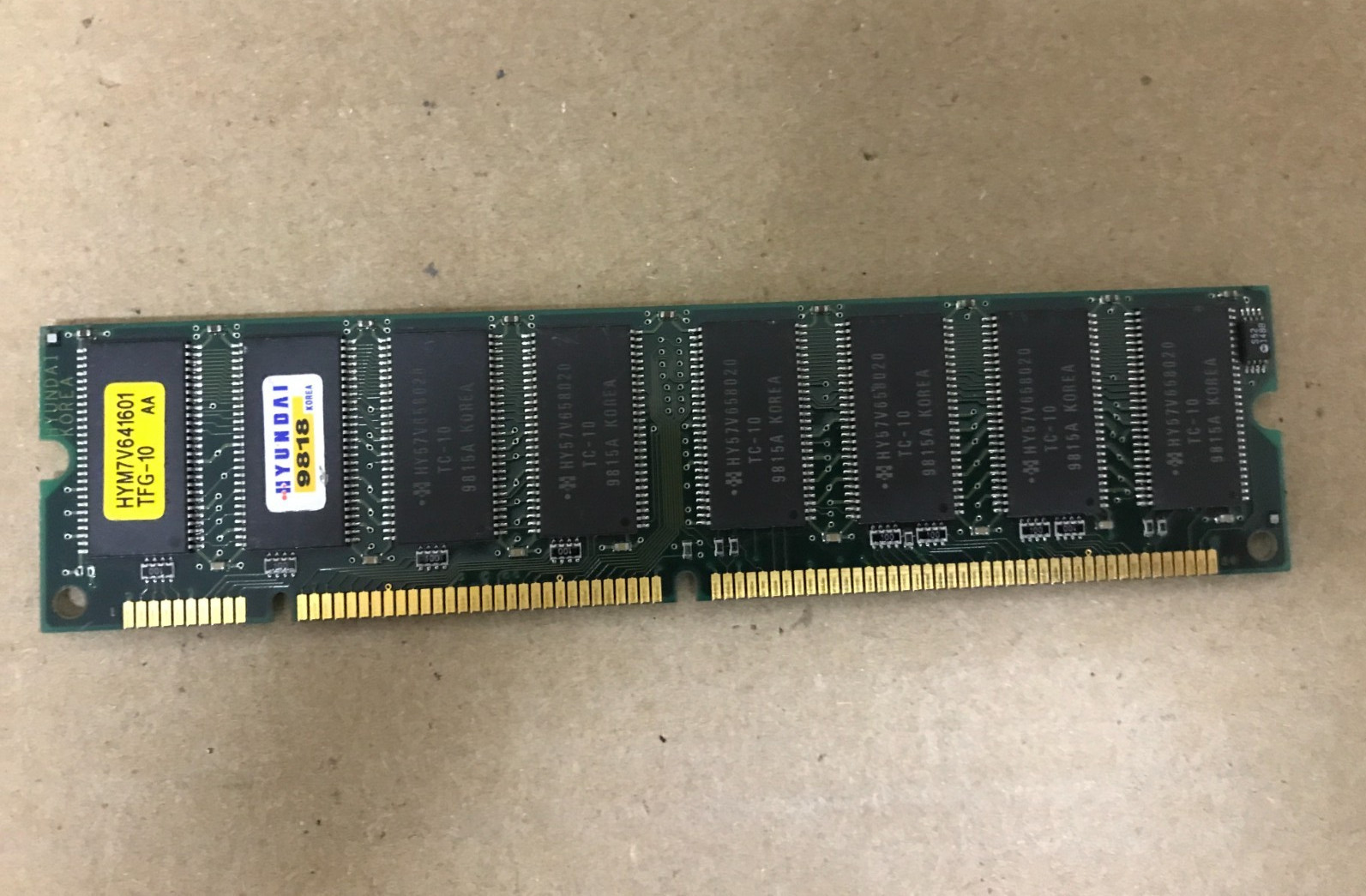 Hyundai HYM7V641601TFG-10 16MB PC100 100MHz non-ECC CL2 168-Pin DIMM Module