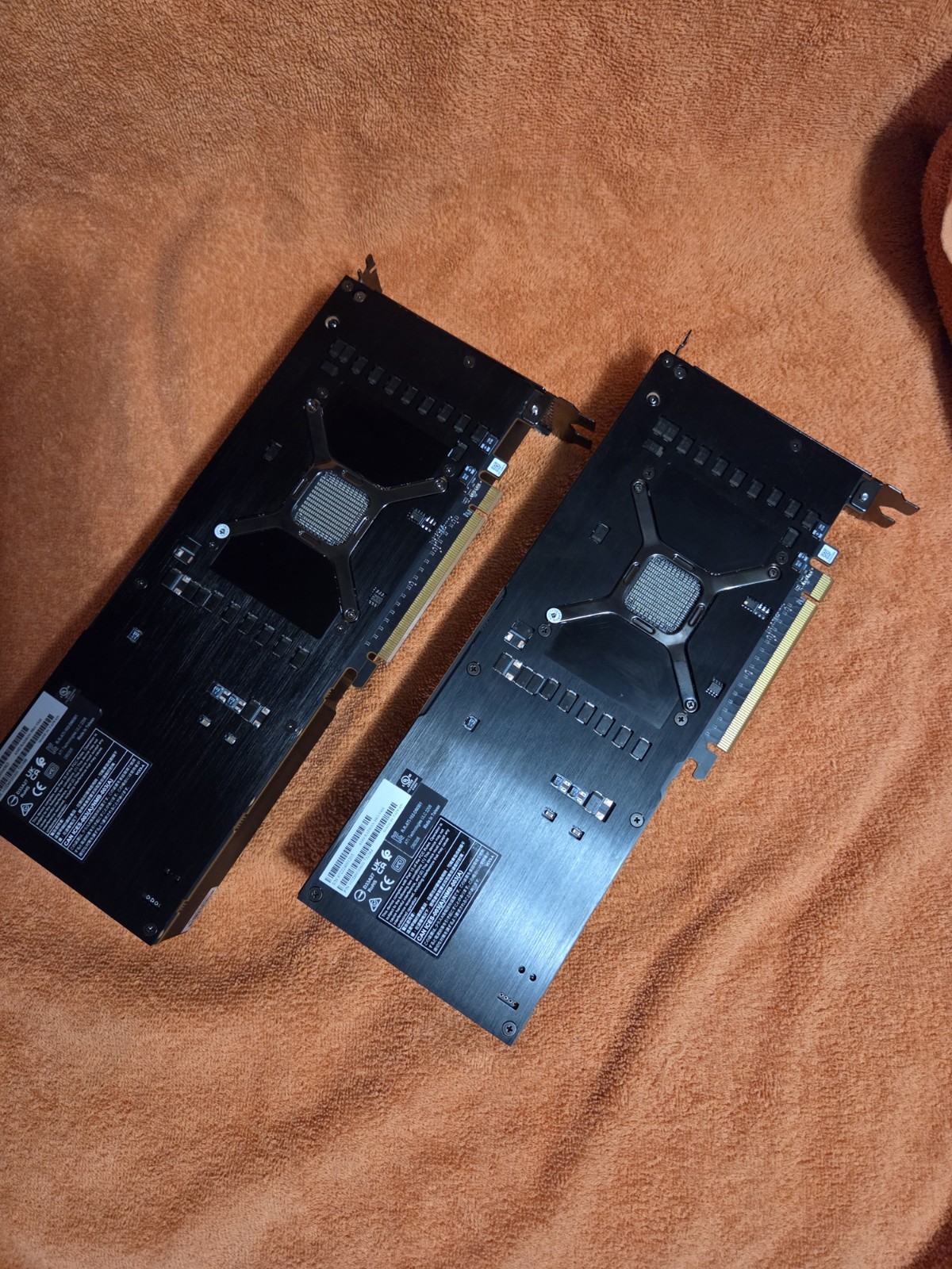 RADEON PRO V620 32GB GDDR6 PCI-E 4.0 GPU AMD 102-D60305-00